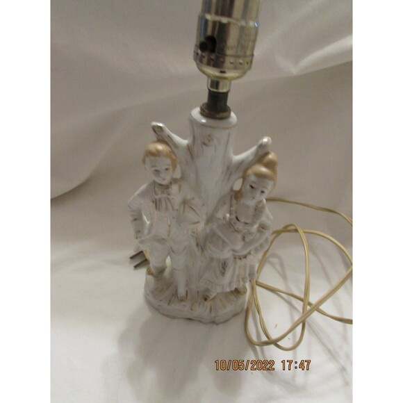 VINTAGE VICTORIAN RENISSANCE FIGURINE FIGURE TABLE LAMP MAN WOMEN - Picture 2 of 7